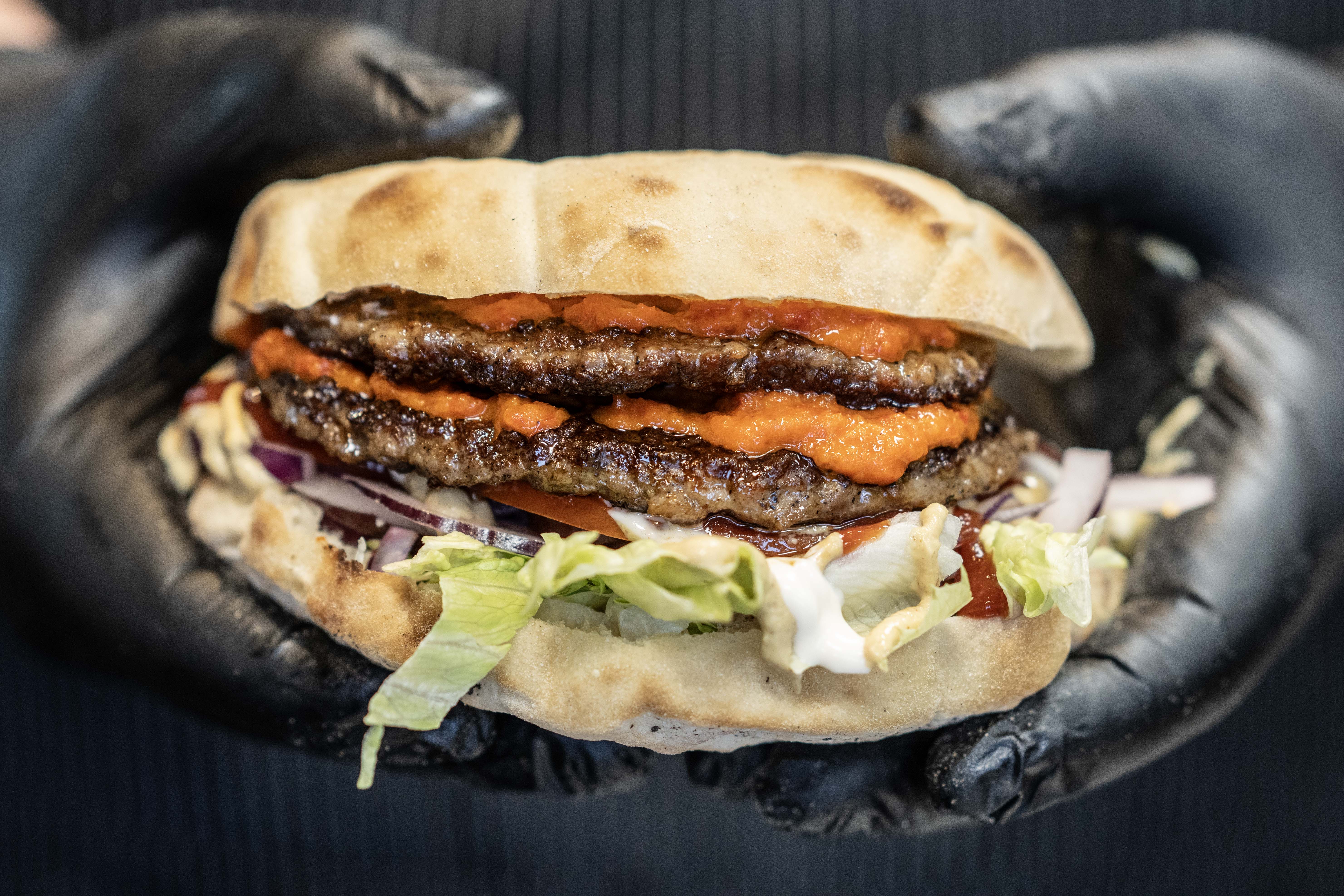 Dupla húsos balkán burger