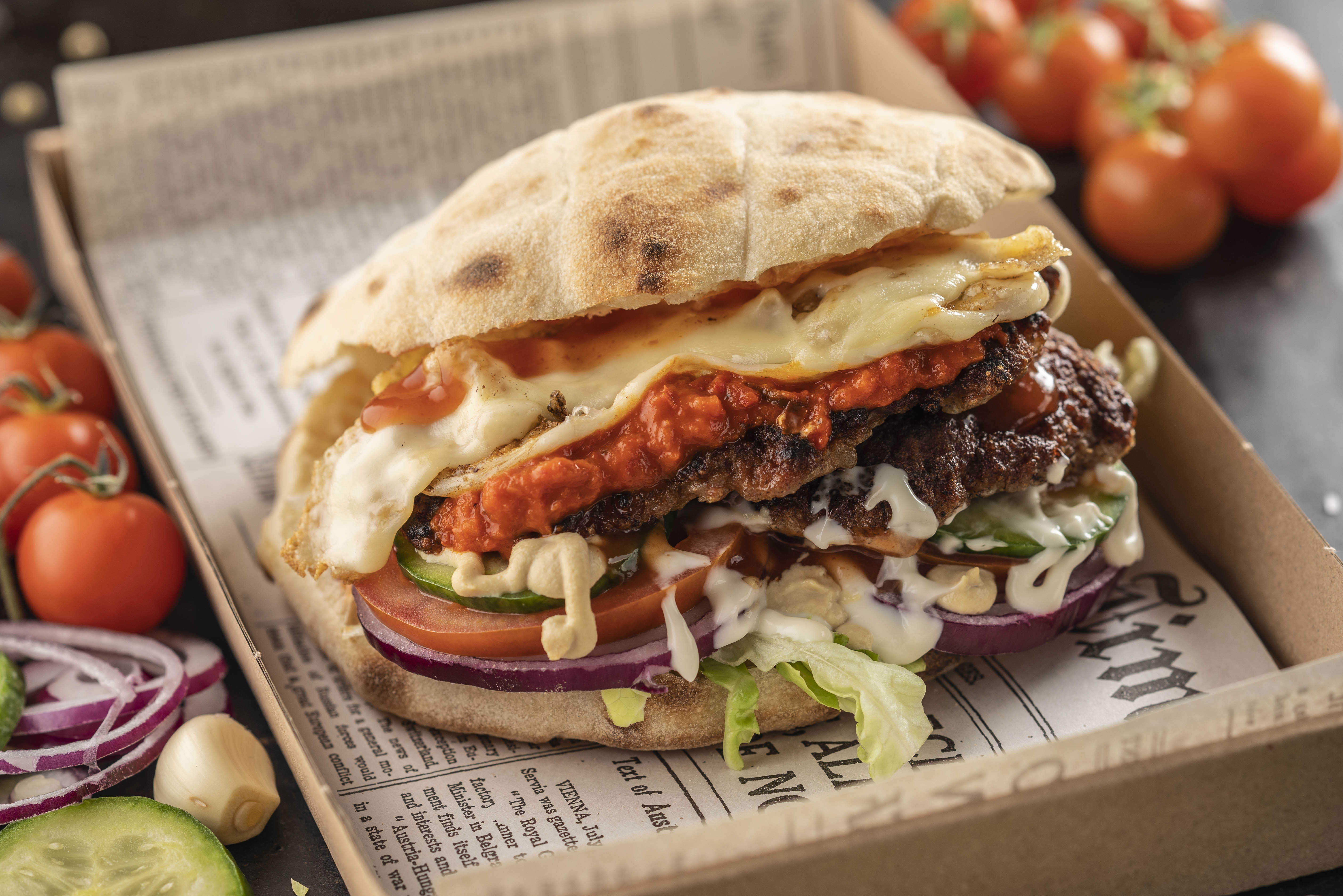 Sajtos balkán burger